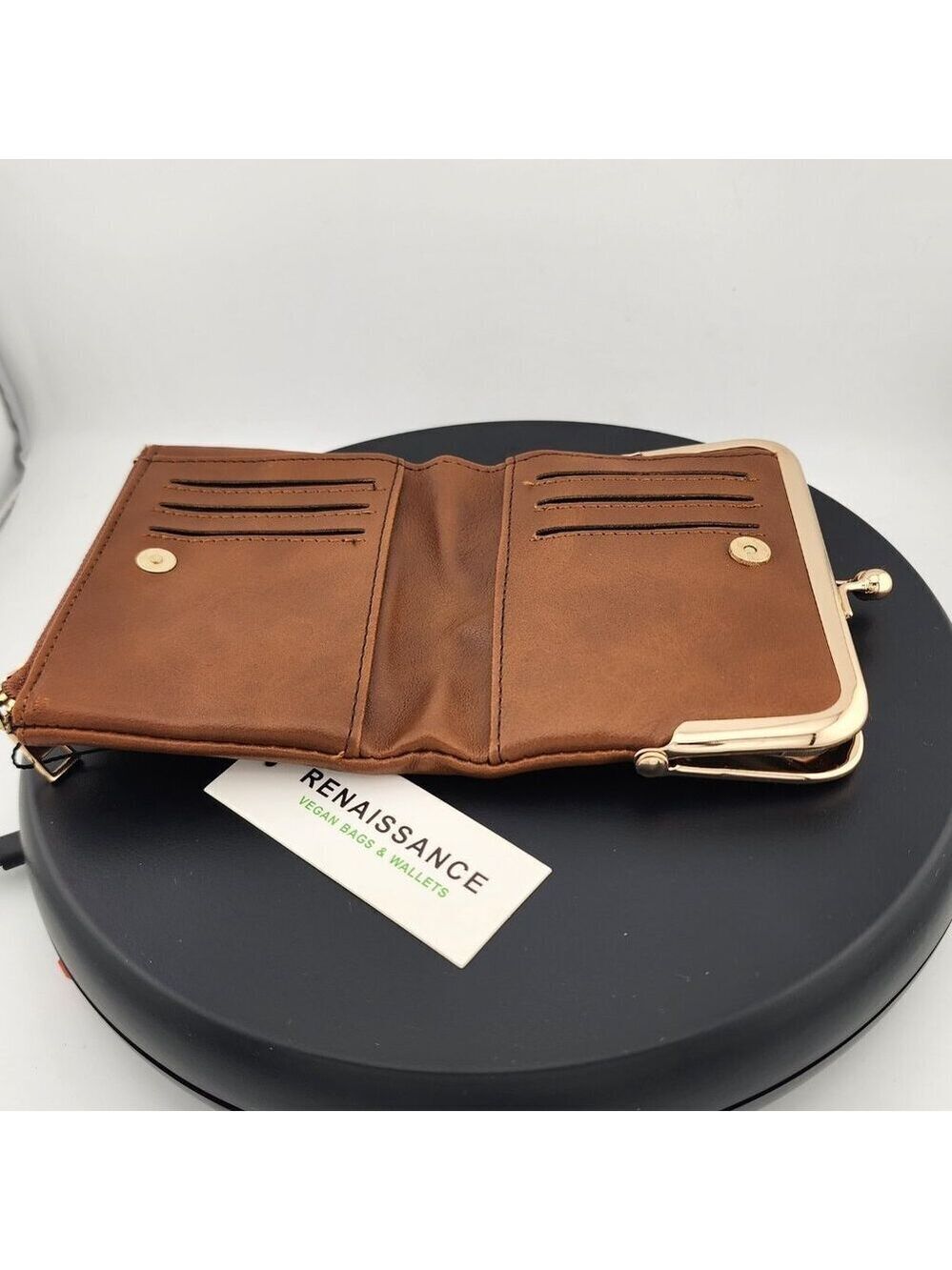 Brown Wallet – Minimalist Design for Everyday Use - Picture 4 of 7